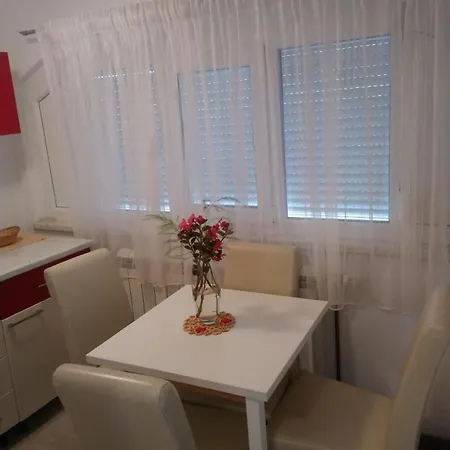 Center Apartment *