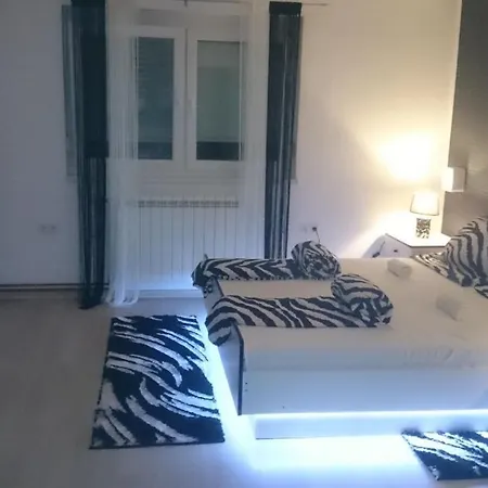 Center Apartment *